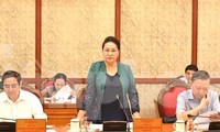 Chủ tịch Quốc hội Nguyễn Thị Kim Ngân (đứng) phát biểu, cho ý kiến về Đại hội tỉnh đảng bộ Lạng Sơn lần thứ XVII .Ảnh: Đ. Quang 