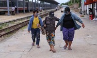 Bốn mẹ con đạp xe từ Đồng Nai về Nghệ An, chiều nay đã xuống ga Vinh