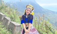 Nữ sinh người Mông xinh đẹp chia sẻ bí quyết đạt điểm 10 môn Lịch sử