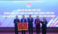 Tỉnh Đoàn Nghệ An nhận cờ thi đua đơn vị xuất sắc năm 2022 của T.Ư Đoàn