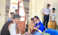 Lớp học nhạc cụ dân tộc truyền cảm hứng cho giới trẻ