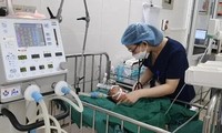 Hỗ trợ chi phí điều trị, cứu bé sơ sinh người Mông bị xuất huyết não 