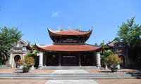 Chiêm bái đền thờ vua Quang Trung trên ngọn núi thiêng