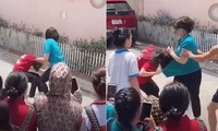 Gọi học sinh trường khác đánh bạn do bị tiết lộ chuyện yêu đương