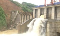 Mưa lớn thượng nguồn, nhiều nhà máy thủy điện Nghệ An xả lũ, Hà Tĩnh xả 4 hồ chứa nước