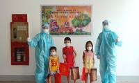 Trung thu &apos;đặc biệt&apos; với trẻ em trong bệnh viện dã chiến Nghệ An