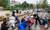 Bạn trẻ rửa hơn 100 ô tô, xe máy trong 2 ngày, gây quỹ từ thiện tặng người nghèo dịp Tết