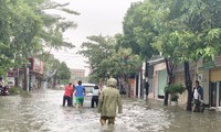 Mưa lớn, thành phố Hà Tĩnh &apos;biến&apos; thành sông