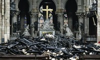 Gây dung lại nhà thờ Đức Bà Paris từ đống đổ nát