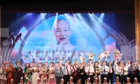 Chương trình "Dâng Người tiếng hát mùa xuân" diễn ra tối 17/5 tại Nhà hát Lớn