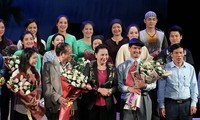 Nhà hát Kịch Việt Nam diễn lại "Bệnh sỹ" tại Nhà hát Lớn. Ảnh: Mạnh Thắng