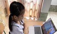 Việc cho học sinh lớp 1, 2 tới trường kiểm tra trực tiếp vẫn còn nhiều ý kiến khác nhau.