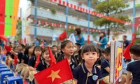 Năm nay, học sinh đi học thế nào?