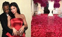 Cô út nhà Kardashian được bạn trai trải hoa hồng đầy nhà mừng sinh nhật