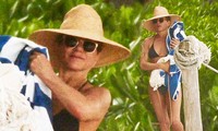 Jennifer Aniston diện bikini khoe body nuột nà ở tuổi 50