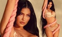 Kylie Jenner phô trọn đường cong &apos;nảy lửa&apos; với dây thừng quanh thân