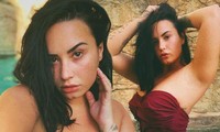 Demi Lovato diện áo bơi tôn &apos;vòng 1&apos; nảy nở