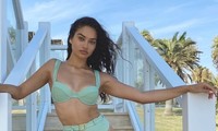 Người mẫu lai Shanina Shaik thả dáng thon mảnh với bikini