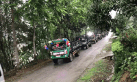 &apos;Độc nhất vô nhị&apos; đám cưới rước dâu bằng dàn xe ben 