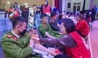 Cán bộ, chiến sỹ công an tỉnh Thanh Hóa hưởng ứng, hiến máu tại ngày hội Chủ nhật Đỏ