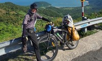 Chàng trai chở thùng rác đi phượt xuyên Việt muốn đạp xe khắp các châu lục