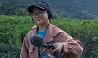 Hà Lệ Diễm một mình cầm máy quay theo nhân vật hơn ba năm để làm phim. Ảnh: NVCC