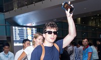 Vì sao Charlie Puth gây sốt khi đến Nha Trang?