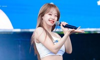 Hình ảnh nữ ca sĩ bị gợi dục hóa trên truyền hình