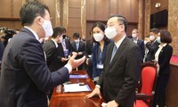 Chủ tịch Hà Nội gặp gỡ các doanh nghiệp tại hội nghị