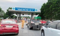 Ùn tắc, thu tiền mặt tại các trạm thu phí chưa có ETC, đại diện VEC nói gì?
