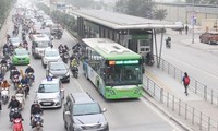 Hà Nội đề xuất cho xe khách, xe buýt thường đi vào làn BRT 