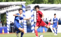 Các cầu thủ U13 Bình Dương (áo xanh) và U13 Tokyo Skeyes