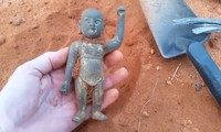 Kỳ thú bức tượng Phật sơ sinh 500 tuổi giá tiền tỷ được khai quật trên bãi biển từ máy dò kim loại