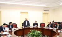 Thủ tướng Nguyễn Xuân Phúc và Phó Thủ tướng Trịnh Đình Dũng làm việc với Hà Nội và các bộ ngành về tình trạng ùn tắc giao thông. Ảnh: HN