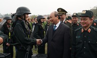 Thủ tướng Nguyễn Xuân Phúc thăm Bộ Tư lệnh Cảnh sát cơ động (ảnh Q.H)