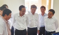 Phó Chủ tịch Thường trực UBND TPHCM Lê Thanh Liêm kiểm tra công tác phòng, chống nCoV tại Bệnh viện dã chiến cở sở 1 tại Củ Chi - Ảnh: SGGP