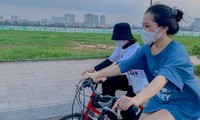 Thong dong trên xe đạp