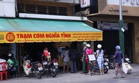 Những suất ăn yêu thương từ &apos;Trạm cơm nghĩa tình&apos;