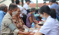 ‘Tiền Phong chung tay vì Sức khỏe Cộng đồng’ đến với người dân khó khăn tại Long An