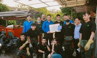 Thành Đoàn TPHCM tặng bằng khen cho nhóm bạn trẻ vớt rác ‘Sài Gòn xanh’