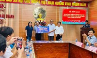 Trường ĐH Bách khoa (ĐHQG TP. HCM) trao tặng 555 bộ bàn ghế học tập cho tỉnh Long An