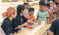 Mang con chữ đến với các em học sinh khó khăn tại Bình Thuận