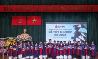 Trường ĐH Hùng Vương TP. HCM trao bằng tốt nghiệp, 17% sinh viên đạt loại Xuất sắc