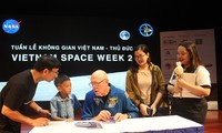 Phi hành gia NASA truyền cảm hứng cho các bạn trẻ TP. HCM