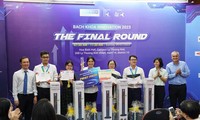  &apos;Màng bọc thực phẩm ăn được làm từ Chitosan và lá ổi&apos; giành giải Nhất &apos;Bach khoa Innovation 2023&apos;