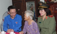 T.Ư Đoàn thăm, tặng quà Mẹ Việt Nam Anh hùng tại Tây Ninh