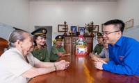Trung ương Đoàn và Bộ Công an thăm, tặng quà Mẹ Việt Nam anh hùng tại Tây Ninh