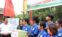 UBND TP. HCM và Thành Đoàn TP. HCM thăm, tặng quà chiến sĩ tình nguyện ‘Mùa Hè Xanh’ tại Bến Tre