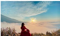 Lặng ngắm biển mây trên đỉnh Tà Xùa