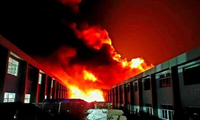 Cháy đỏ rực trời trong KCN Suối Tre, nhà xưởng rộng hàng nghìn mét vuông bị thiêu rụi